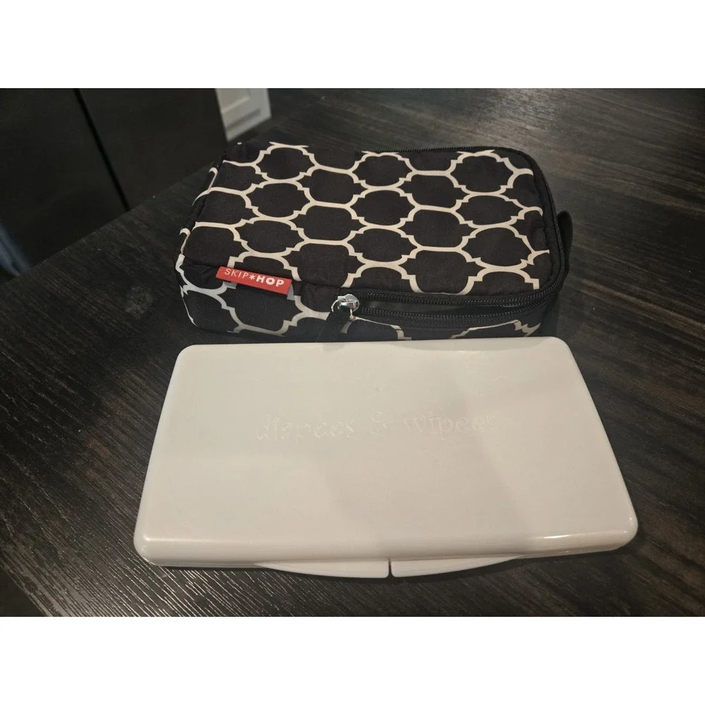 Skip Hop Baby Wipe Travel Case With Insulated Black And White Carry Case Bag